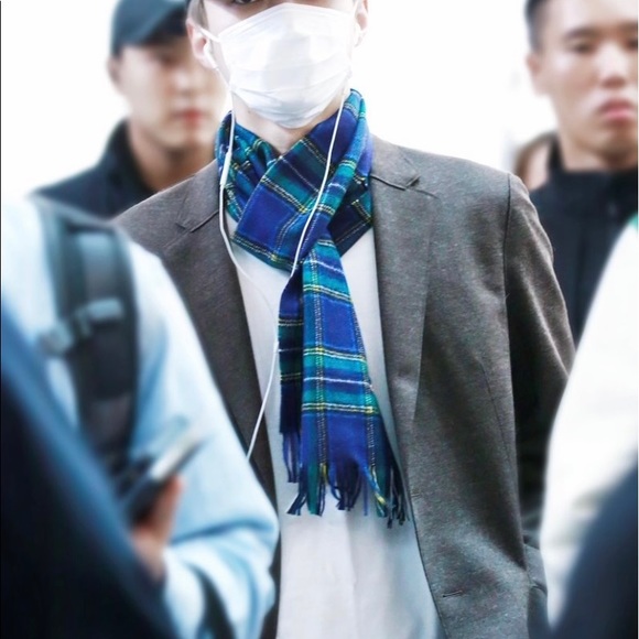 Gucci Bee Plaid Wool Scarf Unisex. Like New. - Picture 2 of 15